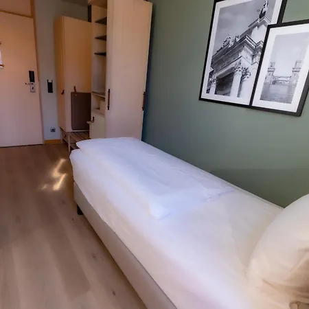 Hotel Bleibtreu Berlin By Golden Tulip-3